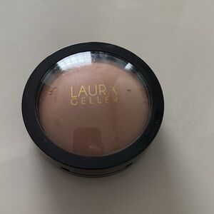 Laura Geller Double Baked powder foundation
Medium